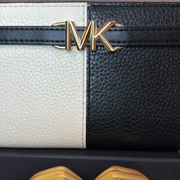 🖤MICHAEL KORS🖤Reed Black Multi Large Leather Snap Wallet/EUC - Picture 3 of 10